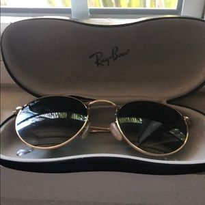Round metal ray bans! 💕